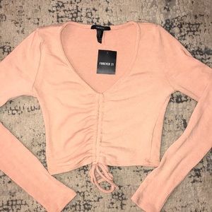 Super cute long sleeve, crop top.